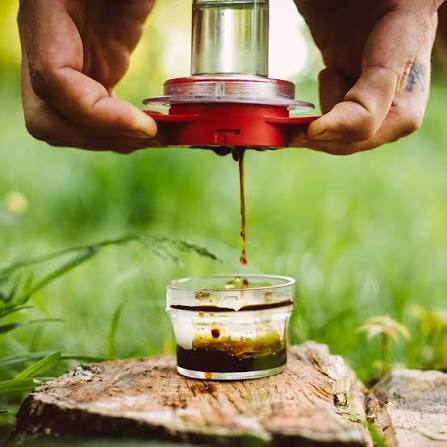 CAFFLANO KOMPRESSO ☕
Handheld Espresso Maker ماكينة إسبريسو محمولة